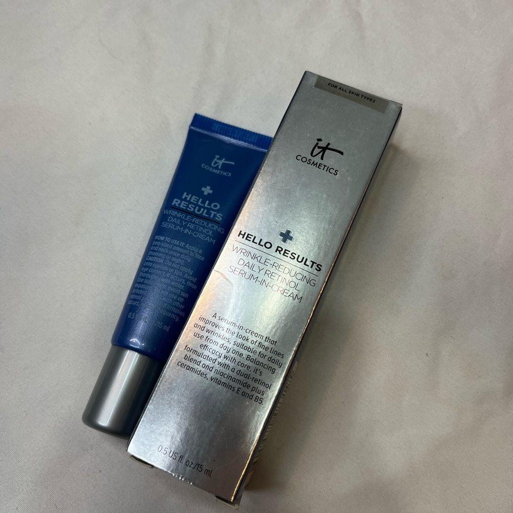 IT Cosmetics Hello Results Wrinkle-Reducing Daily Retinol Cream - Blue